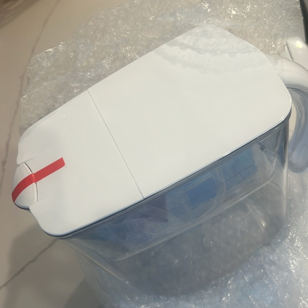 New in box Clearly water pitcher with filter and flushing bag - Picture 2 of 7